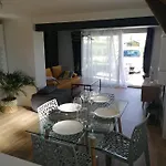 Entier Independant Dans Maison Calme Avec Jardin Barbecue Face Aux Vignes Pouvant Accueillir Cette Personne Tres Bien Si Tu Es A 5 Minutes De Saint-emilion 5 Minutes Du Centre-ville De Et 5 Minutes De L'hopital Appartement