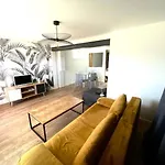 Entier Independant Dans Maison Calme Avec Jardin Barbecue Face Aux Vignes Pouvant Accueillir Cette Personne Tres Bien Si Tu Es A 5 Minutes De Saint-emilion 5 Minutes Du Centre-ville De Et 5 Minutes De L'hopital Appartement