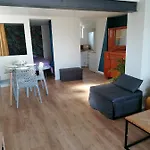 Entier Independant Dans Maison Calme Avec Jardin Barbecue Face Aux Vignes Pouvant Accueillir Cette Personne Tres Bien Si Tu Es A 5 Minutes De Saint-emilion 5 Minutes Du Centre-ville De Et 5 Minutes De L'hopital ليبورن