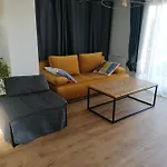 Appartement Entier Independant Dans Maison Calme Avec Jardin Barbecue Face Aux Vignes Pouvant Accueillir Cette Personne Tres Bien Si Tu Es A 5 Minutes De Saint-emilion 5 Minutes Du Centre-ville De Et 5 Minutes De L'hopital