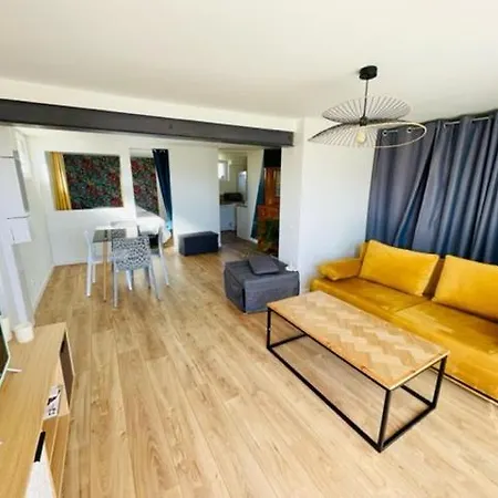 Entier Independant Dans Maison Calme Avec Jardin Barbecue Face Aux Vignes Pouvant Accueillir Cette Personne Tres Bien Si Tu Es A 5 Minutes De Saint-emilion 5 Minutes Du Centre-ville De Et 5 Minutes De L'hopital * Libourne