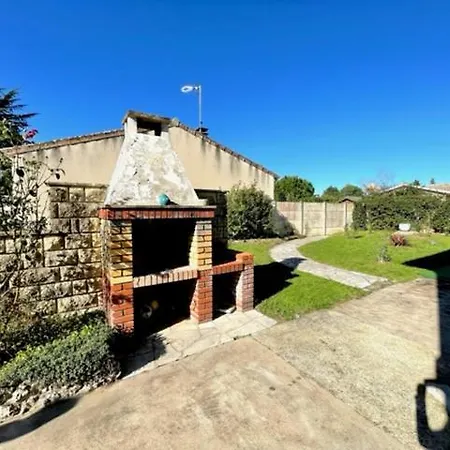アパート Entier Independant Dans Maison Calme Avec Jardin Barbecue Face Aux Vignes Pouvant Accueillir Cette Personne Tres Bien Si Tu Es A 5 Minutes De Saint-emilion 5 Minutes Du Centre-ville De Et 5 Minutes De L'hopital *
