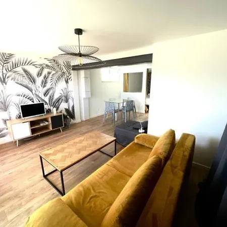 Entier Indépendant Dans Maison Calme Avec Jardin Barbecue Face Aux Vignes Pouvant Accueillir Cette Personne Très Bien Si Tu Es à 5 Minutes De Saint-émilion 5 Minutes Du Centre-ville De Et 5 Minutes De L'hôpital Apartamento