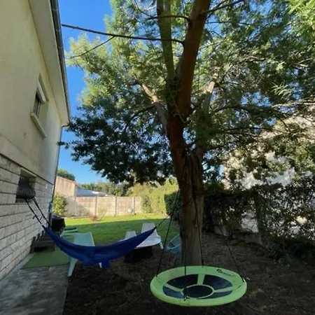 Entier Independant Dans Maison Calme Avec Jardin Barbecue Face Aux Vignes Pouvant Accueillir Cette Personne Tres Bien Si Tu Es A 5 Minutes De Saint-emilion 5 Minutes Du Centre-ville De Et 5 Minutes De L'hopital Daire *
