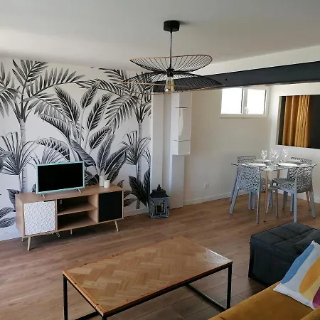 Entier Independant Dans Maison Calme Avec Jardin Barbecue Face Aux Vignes Pouvant Accueillir Cette Personne Tres Bien Si Tu Es A 5 Minutes De Saint-emilion 5 Minutes Du Centre-ville De Et 5 Minutes De L'hopital *