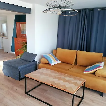 アパート Entier Independant Dans Maison Calme Avec Jardin Barbecue Face Aux Vignes Pouvant Accueillir Cette Personne Tres Bien Si Tu Es A 5 Minutes De Saint-emilion 5 Minutes Du Centre-ville De Et 5 Minutes De L'hopital リブルヌ