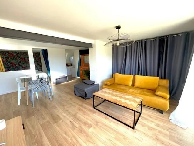 Lejlighed Entier Independant Dans Maison Calme Avec Jardin Barbecue Face Aux Vignes Pouvant Accueillir Cette Personne Tres Bien Si Tu Es A 5 Minutes De Saint-emilion 5 Minutes Du Centre-ville De Et 5 Minutes De L'hopital *