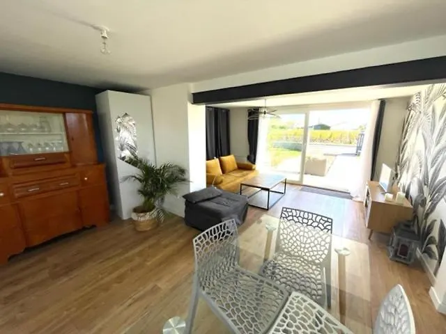 Entier Independant Dans Maison Calme Avec Jardin Barbecue Face Aux Vignes Pouvant Accueillir Cette Personne Tres Bien Si Tu Es A 5 Minutes De Saint-emilion 5 Minutes Du Centre-ville De Et 5 Minutes De L'hopital Lejlighed *